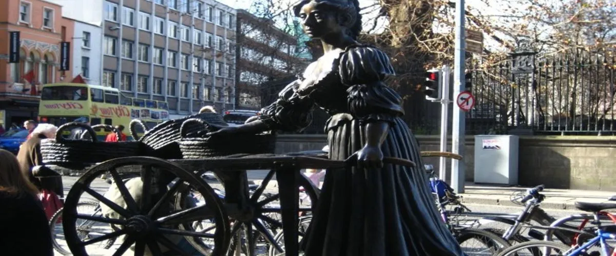Foto 3 Molly Malone Statue