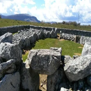 Foto de Creevykeel Court Tomb