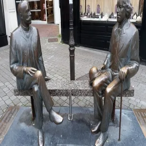 Foto de Oscar Wilde & Eduard Vilde Statue