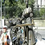 Foto 1 Molly Malone Statue