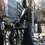 Foto 3 Molly Malone Statue
